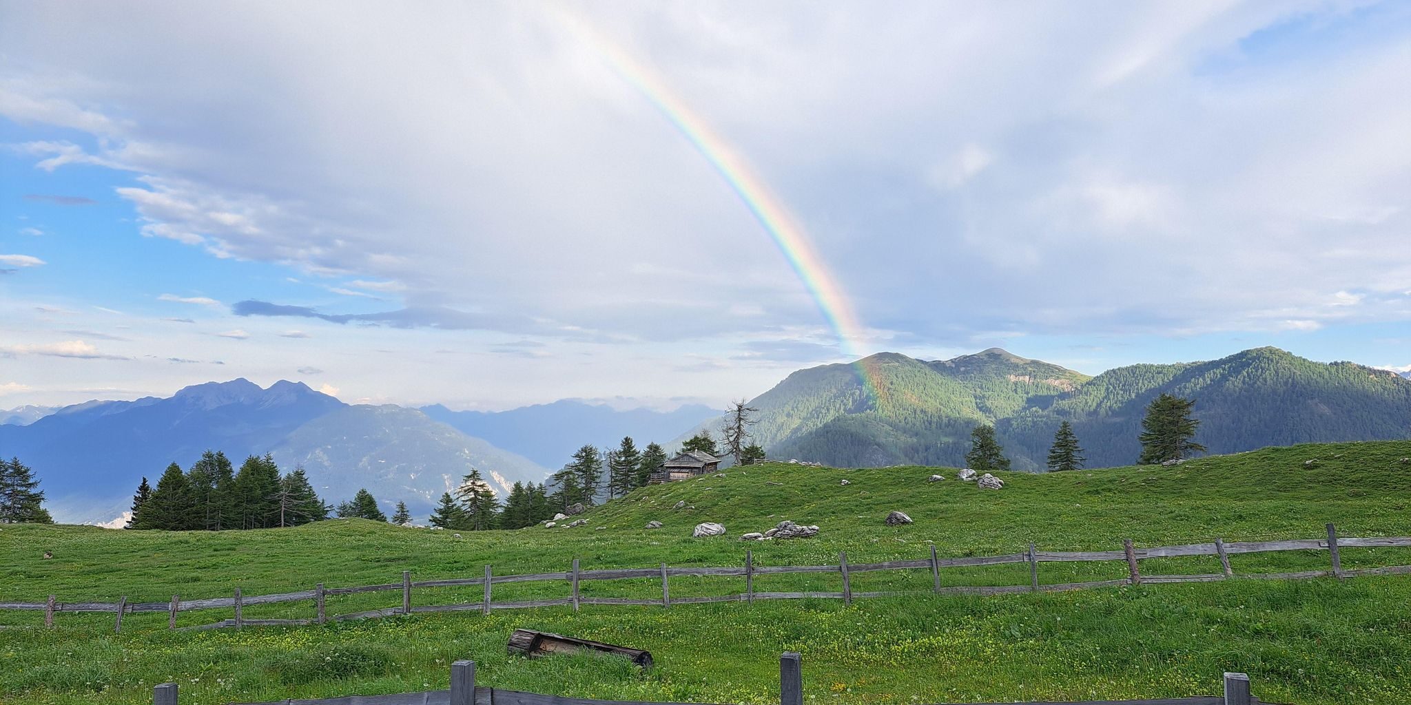 2048-1536-max-regenbogen